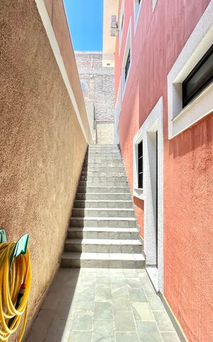Casa à venda com 281m², 3 quartos e 3 vagas Casa à venda com 281m², 3 quartos e 3 vagasÁrea externa