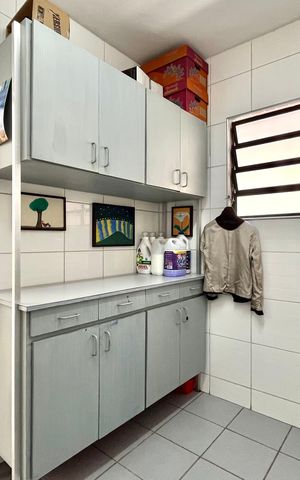 Casa à venda com 281m², 3 quartos e 3 vagas Casa à venda com 281m², 3 quartos e 3 vagasÁrea de Serviço