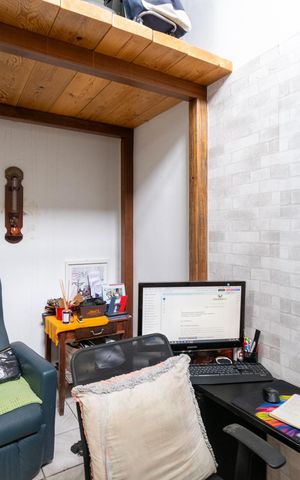 Casa à venda com 170m², 3 quartos e 2 vagas Casa à venda com 170m², 3 quartos e 2 vagasEscritório