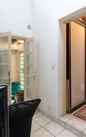 Casa à venda com 170m², 3 quartos e 2 vagas Casa à venda com 170m², 3 quartos e 2 vagasEscritório