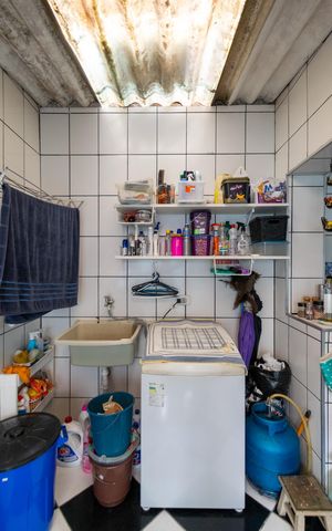 Casa à venda com 170m², 3 quartos e 2 vagas Casa à venda com 170m², 3 quartos e 2 vagasÁrea de Serviço