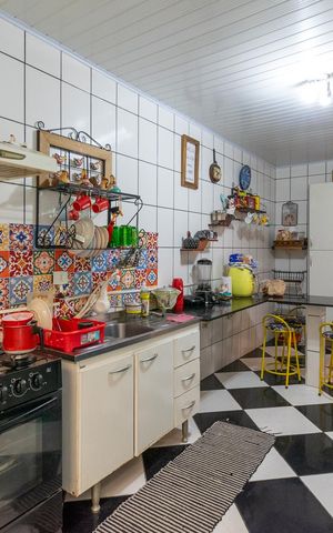 Casa à venda com 170m², 3 quartos e 2 vagas Casa à venda com 170m², 3 quartos e 2 vagasCozinha