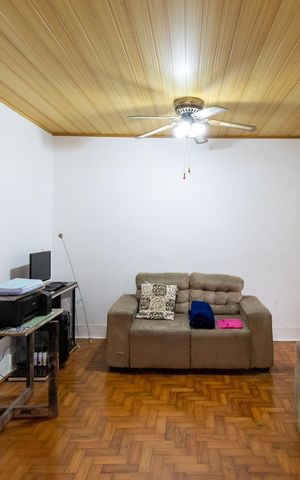 Casa à venda com 170m², 3 quartos e 2 vagas Casa à venda com 170m², 3 quartos e 2 vagasSala