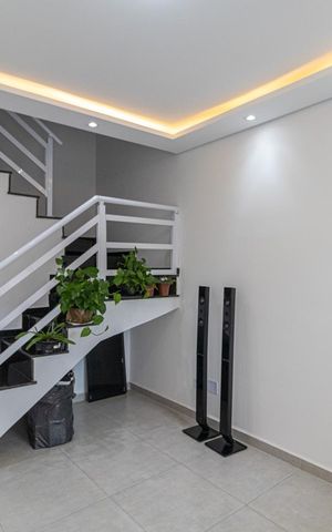 Casa à venda com 80m², 2 quartos e 2 vagas Casa à venda com 80m², 2 quartos e 2 vagasSala