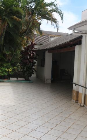 Casa à venda com 261m², 3 quartos e 4 vagasQuintal