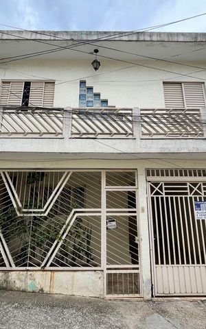 Casa para alugar com 140m², 2 quartos e 1 vaga Casa para alugar com 140m², 2 quartos e 1 vagaFachada