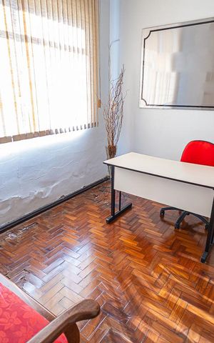 Casa à venda com 360m², 4 quartos e 2 vagas Casa à venda com 360m², 4 quartos e 2 vagasquarto 3
