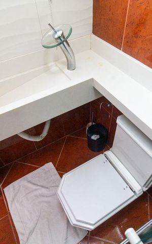 Casa à venda com 176m², 3 quartos e 3 vagas Casa à venda com 176m², 3 quartos e 3 vagasBanheiro 1