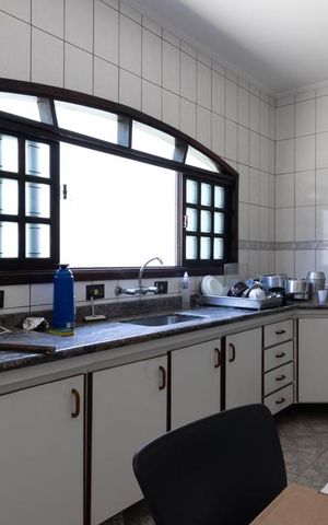 Casa para alugar com 250m², 4 quartos e 15 vagas Casa para alugar com 250m², 4 quartos e 15 vagasCozinha