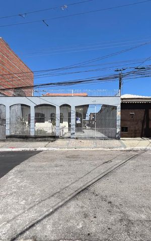 Casa para alugar com 250m², 4 quartos e 15 vagas Casa para alugar com 250m², 4 quartos e 15 vagasFachada