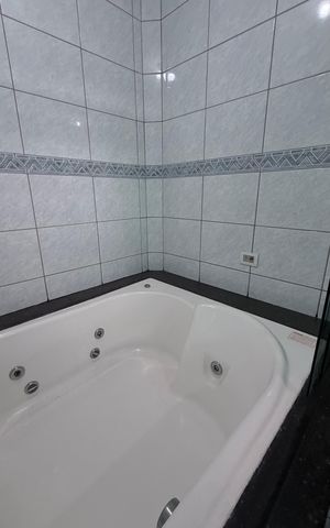 Casa à venda com 300m², 5 quartos e 2 vagas Casa à venda com 300m², 5 quartos e 2 vagasBanheiro da Suíte