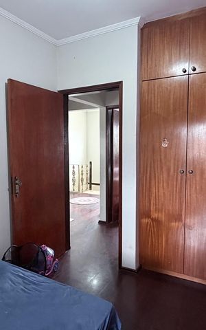 Casa à venda com 300m², 5 quartos e 2 vagas Casa à venda com 300m², 5 quartos e 2 vagasQuarto 2