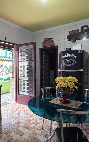 Casa à venda com 300m², 5 quartos e 2 vagas Casa à venda com 300m², 5 quartos e 2 vagasCozinha - Fundos
