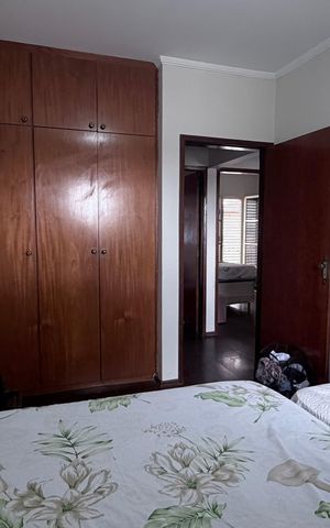 Casa à venda com 300m², 5 quartos e 2 vagas Casa à venda com 300m², 5 quartos e 2 vagasQuarto 1