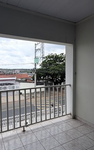 Casa à venda com 300m², 5 quartos e 2 vagas Casa à venda com 300m², 5 quartos e 2 vagasVaranda