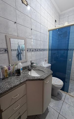 Casa à venda com 300m², 5 quartos e 2 vagas Casa à venda com 300m², 5 quartos e 2 vagasBanheiro