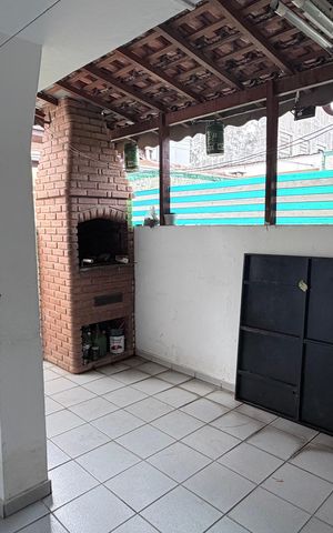 Casa à venda com 300m², 5 quartos e 2 vagas Casa à venda com 300m², 5 quartos e 2 vagasÁrea de Serviço