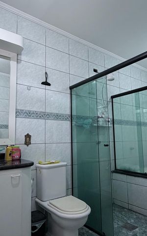Casa à venda com 300m², 5 quartos e 2 vagas Casa à venda com 300m², 5 quartos e 2 vagasBanheiro da Suíte