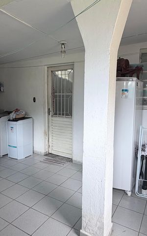 Casa à venda com 300m², 5 quartos e 2 vagas Casa à venda com 300m², 5 quartos e 2 vagasÁrea de Serviço
