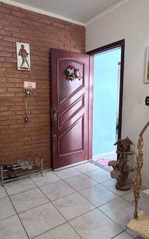 Casa à venda com 300m², 5 quartos e 2 vagas Casa à venda com 300m², 5 quartos e 2 vagasHall de entrada