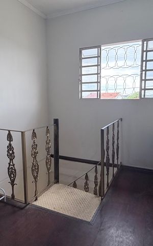 Casa à venda com 300m², 5 quartos e 2 vagas Casa à venda com 300m², 5 quartos e 2 vagasPiso Superior