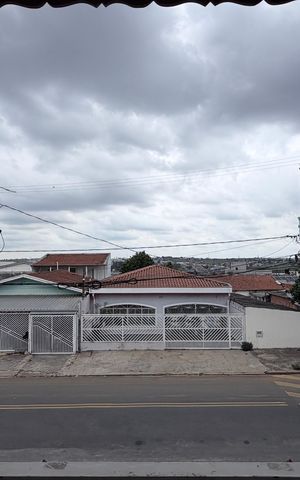 Casa à venda com 300m², 5 quartos e 2 vagas Casa à venda com 300m², 5 quartos e 2 vagasVaranda