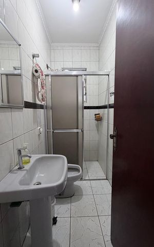 Casa à venda com 300m², 5 quartos e 2 vagas Casa à venda com 300m², 5 quartos e 2 vagasBanheiro