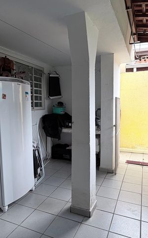 Casa à venda com 300m², 5 quartos e 2 vagas Casa à venda com 300m², 5 quartos e 2 vagasÁrea de Serviço