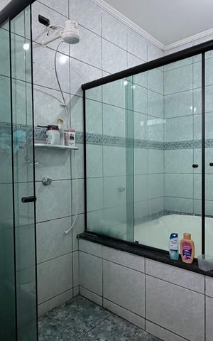 Casa à venda com 300m², 5 quartos e 2 vagas Casa à venda com 300m², 5 quartos e 2 vagasBanheiro da Suíte