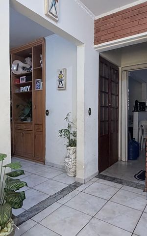 Casa à venda com 300m², 5 quartos e 2 vagas Casa à venda com 300m², 5 quartos e 2 vagasHall de entrada