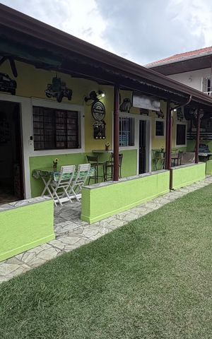 Casa à venda com 300m², 5 quartos e 2 vagas Casa à venda com 300m², 5 quartos e 2 vagasQuintal - Fundos
