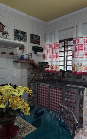 Casa à venda com 300m², 5 quartos e 2 vagas Casa à venda com 300m², 5 quartos e 2 vagasCozinha - Fundos
