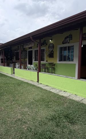 Casa à venda com 300m², 5 quartos e 2 vagas Casa à venda com 300m², 5 quartos e 2 vagasQuintal - Fundos