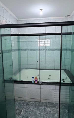 Casa à venda com 300m², 5 quartos e 2 vagas Casa à venda com 300m², 5 quartos e 2 vagasBanheiro da Suíte