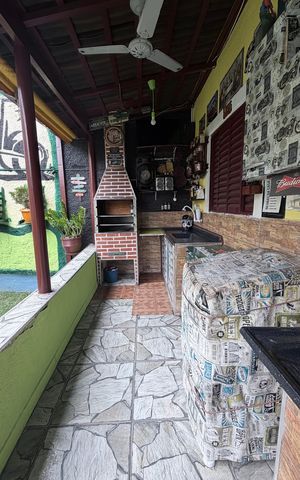 Casa à venda com 300m², 5 quartos e 2 vagas Casa à venda com 300m², 5 quartos e 2 vagasÁrea de Serviço - Fundos