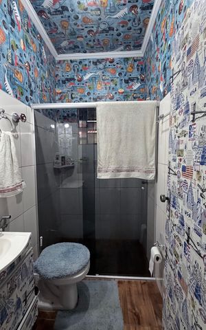 Casa à venda com 300m², 5 quartos e 2 vagas Casa à venda com 300m², 5 quartos e 2 vagasBanheiro - Fundos