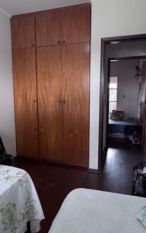 Casa à venda com 300m², 5 quartos e 2 vagas Casa à venda com 300m², 5 quartos e 2 vagasQuarto 1
