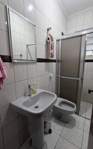 Casa à venda com 300m², 5 quartos e 2 vagas Casa à venda com 300m², 5 quartos e 2 vagasBanheiro