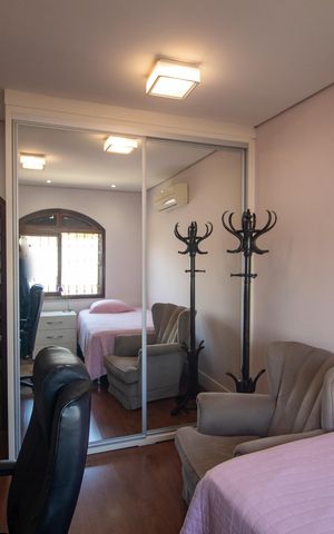 Casa à venda com 320m², 4 quartos e 2 vagas Casa à venda com 320m², 4 quartos e 2 vagasQuarto 3