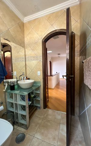 Casa à venda com 185m², 5 quartos e 4 vagasBanheiro Corredor