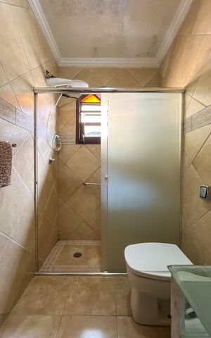 Casa à venda com 185m², 5 quartos e 4 vagasBanheiro Corredor