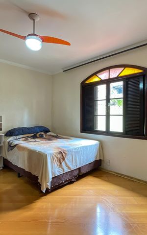 Casa à venda com 185m², 5 quartos e 4 vagasQuarto 3