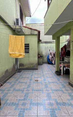 Casa à venda com 185m², 5 quartos e 4 vagasQuintal