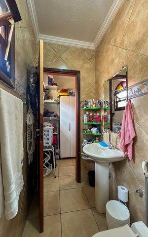 Casa à venda com 185m², 5 quartos e 4 vagasBanheiro da Suíte