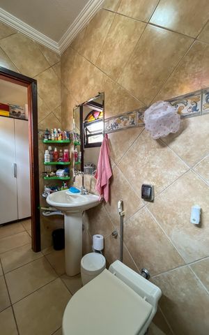 Casa à venda com 185m², 5 quartos e 4 vagasBanheiro da Suíte