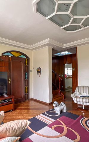 Casa à venda com 185m², 5 quartos e 4 vagasSala