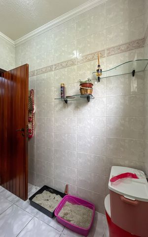 Casa à venda com 185m², 5 quartos e 4 vagasBanheiro 1