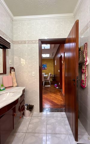 Casa à venda com 185m², 5 quartos e 4 vagasBanheiro 1