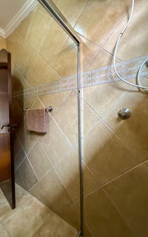 Casa à venda com 185m², 5 quartos e 4 vagasBanheiro Corredor