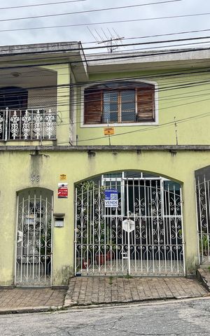 Casa à venda com 185m², 5 quartos e 4 vagasFachada